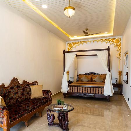 Natural Lake View Hotel Udaipur Ngoại thất bức ảnh