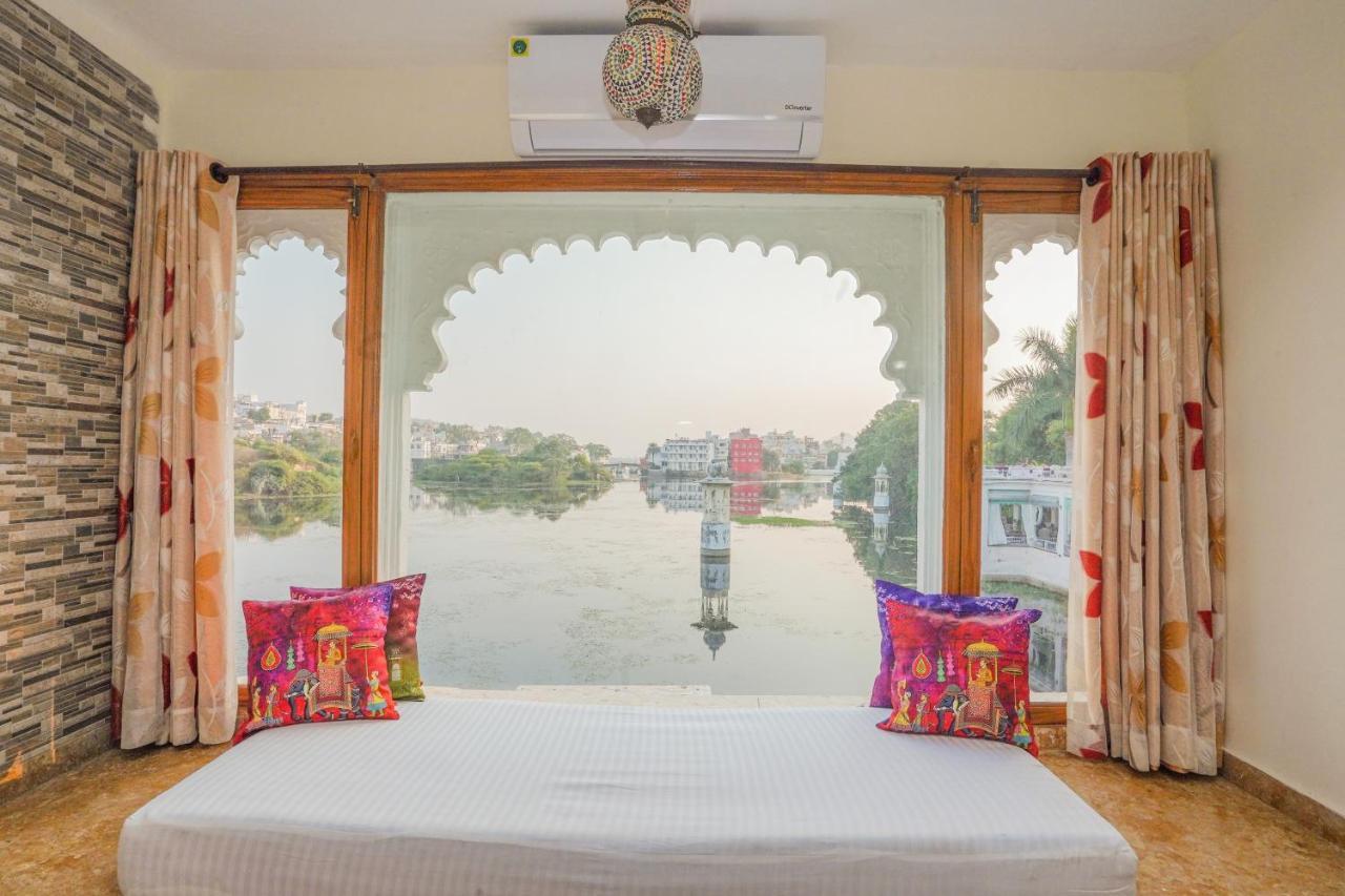 Natural Lake View Hotel Udaipur Ngoại thất bức ảnh