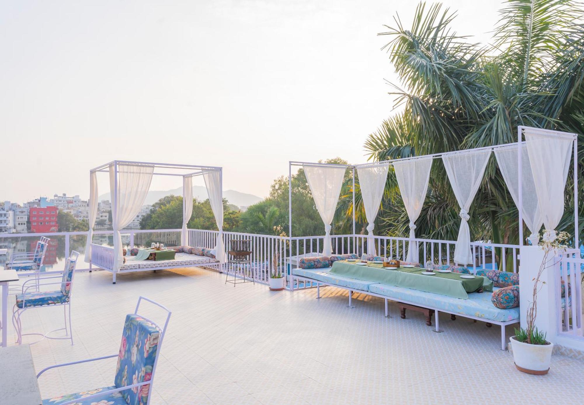 Natural Lake View Hotel Udaipur Ngoại thất bức ảnh