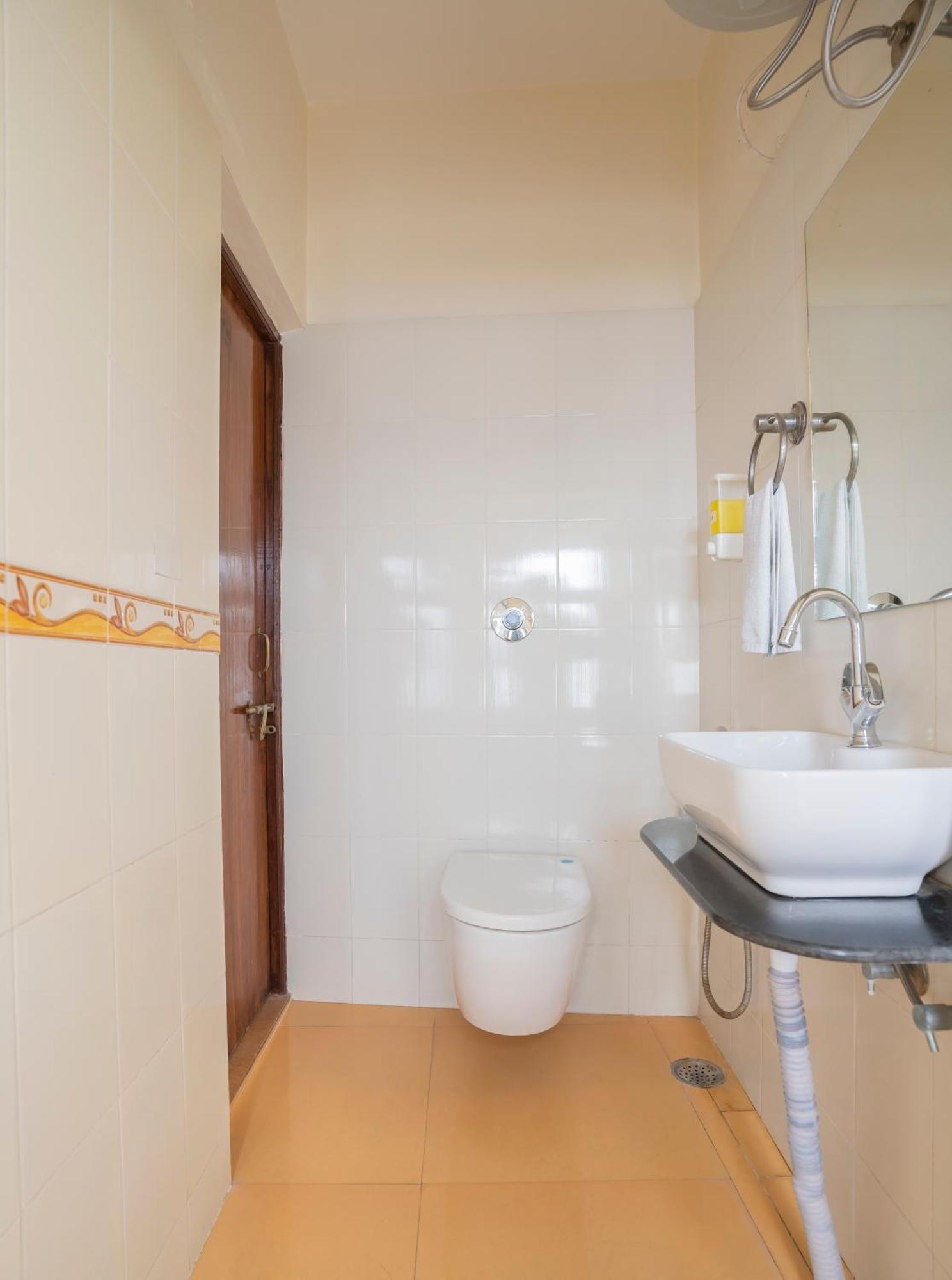 Natural Lake View Hotel Udaipur Ngoại thất bức ảnh
