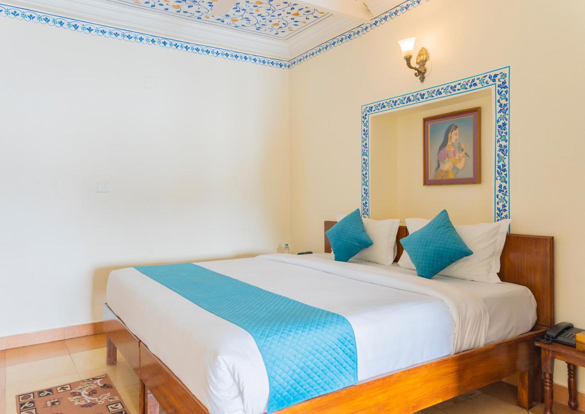 Natural Lake View Hotel Udaipur Ngoại thất bức ảnh