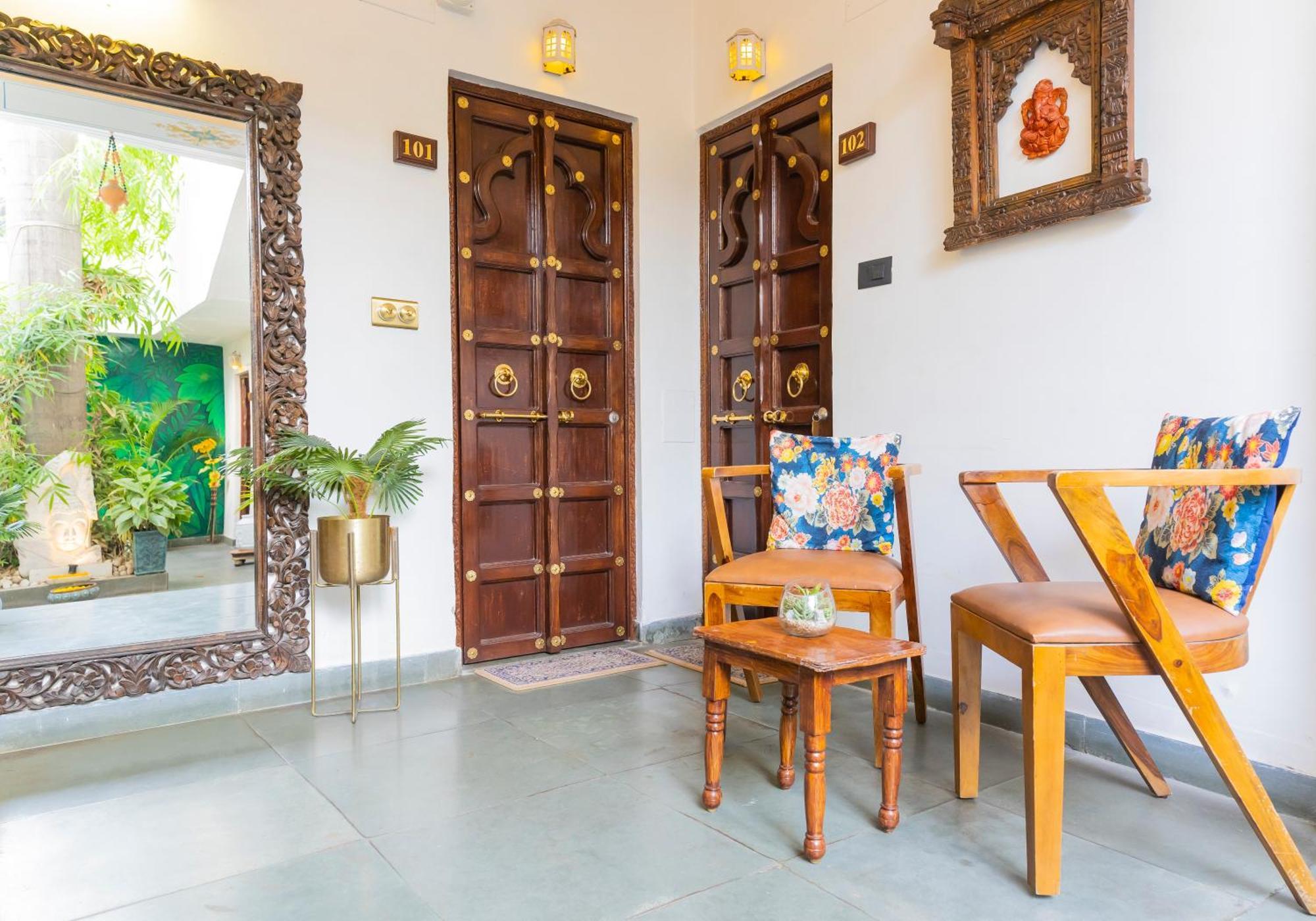 Natural Lake View Hotel Udaipur Ngoại thất bức ảnh
