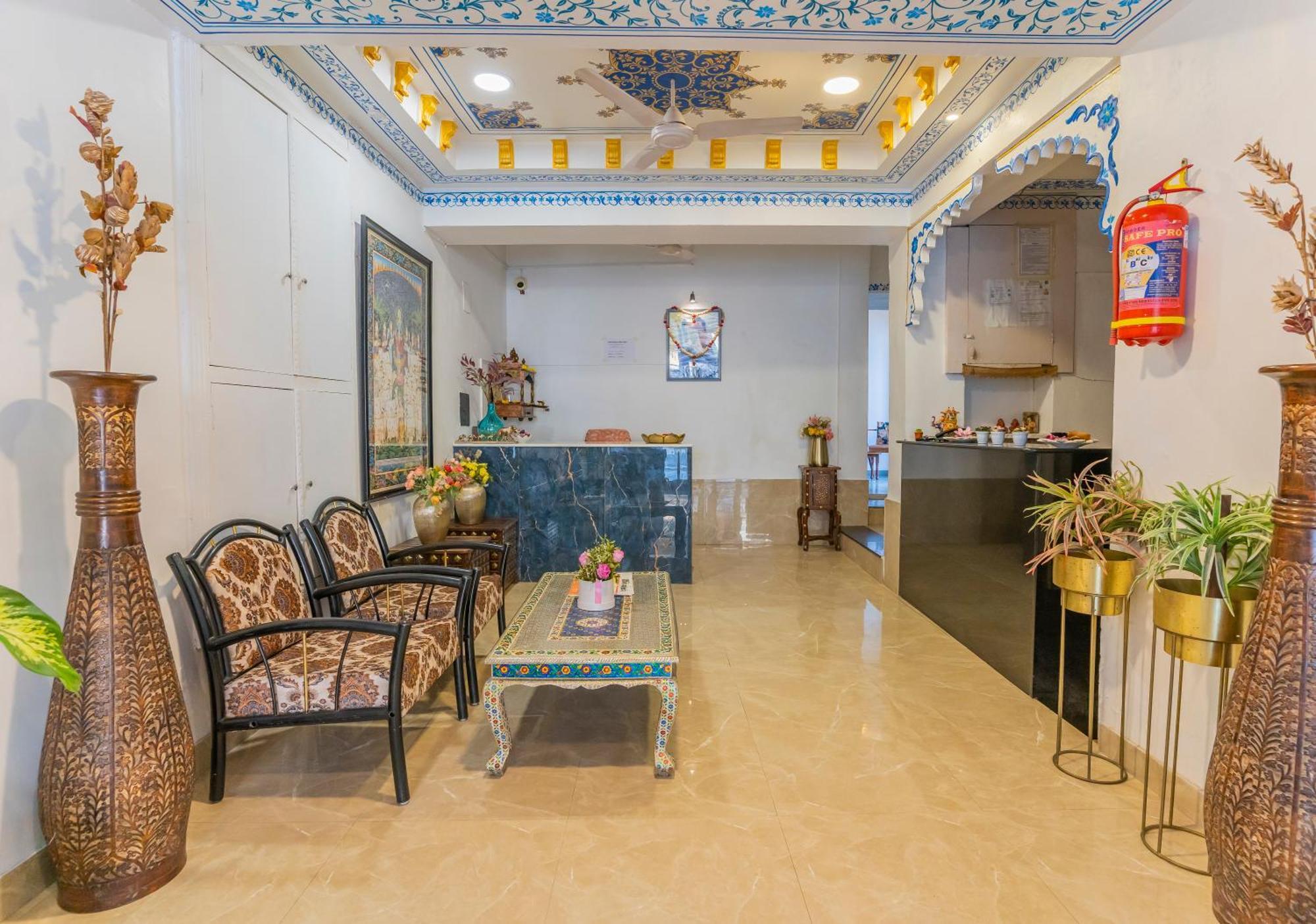 Natural Lake View Hotel Udaipur Ngoại thất bức ảnh
