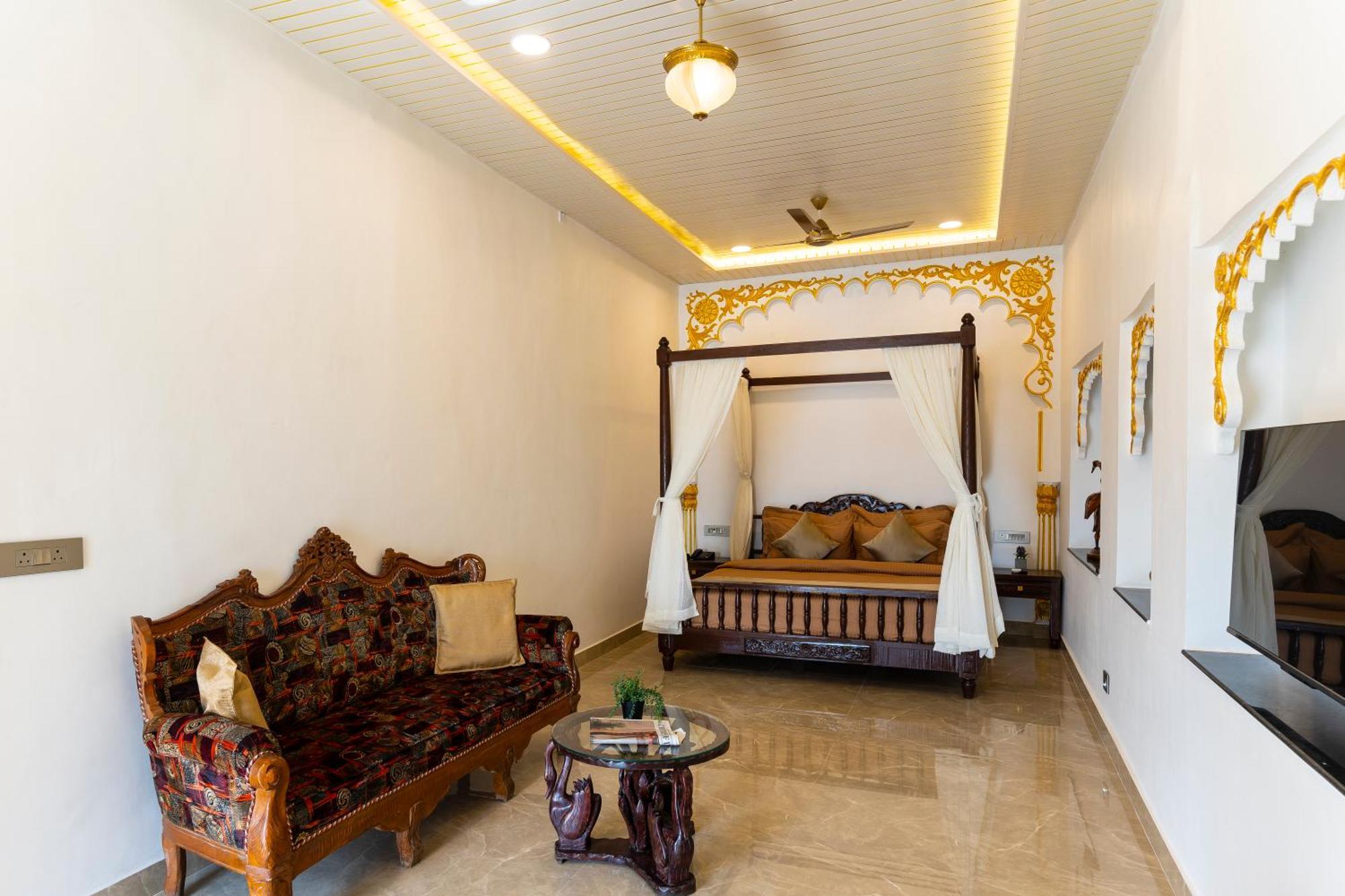 Natural Lake View Hotel Udaipur Ngoại thất bức ảnh